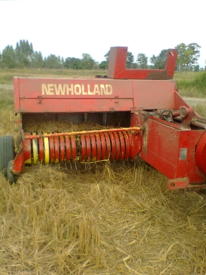 ขายด่วน เครื่องอัดฟาง นิวฮอลแลนด์ 274 ราคาต่อรองได้ ขายด่วน เครื่องอัดฟาง นิวฮอลแลนด์ 274 ราคาต่อรองได้