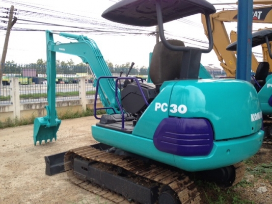 ขายรถแบคโฮ pc30-7 รถพร้อมใช้  ช่วงล่างเต็มๆ  ราคาต่อรองได้