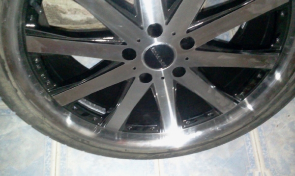 ขายล้อ 20" 5รู 114 8.5/9.5 ยางปี 2011 ล้อสวย ยางดี