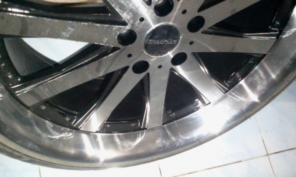 ขายล้อ 20" 5รู 114 8.5/9.5 ยางปี 2011 ล้อสวย ยางดี