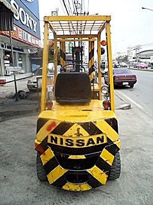 ขายรถยกนิสสัน 1.5 ตัน  เครื่องเบนซิน  เสาสูง 3 เมตร  พวงมาลัยเพาเว่อร์  สีเดิมจากนอก นำเข้าจากญี่ปุ่น ใช้งานได้ทันที