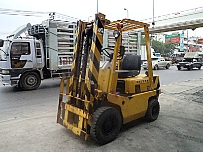 ขายรถยกนิสสัน 1.5 ตัน  เครื่องเบนซิน  เสาสูง 3 เมตร  พวงมาลัยเพาเว่อร์  สีเดิมจากนอก นำเข้าจากญี่ปุ่น ใช้งานได้ทันที