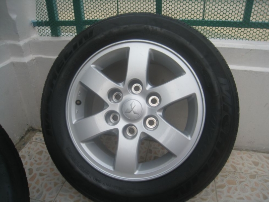 ขายล้อแม็กเดิม mitsubishi pajero 16"x7" 6/139 et38+ยางปี 10(081-3747940)