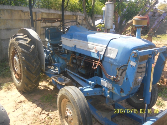 ขายรถไถford300เครือง3สูบ47แรงพร้อมอุปกรณ์2ชิ้น