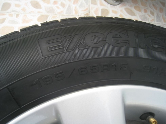 ขายล้อแม็กเดิม toyota altis 15"x6" 5/100 et33+ยางปี11 (081-3747940)