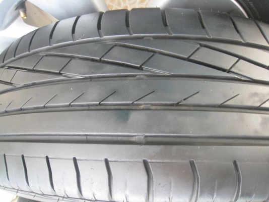 ขายล้อแม็กเดิม toyota altis 15"x6" 5/100 et33+ยางปี11 (081-3747940)