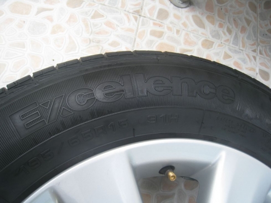 ขายล้อแม็กเดิม toyota altis 15"x6" 5/100 et33+ยางปี11 (081-3747940)