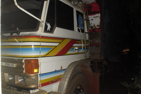 HINO F18 - 185 HP HO7C สิบล้อดั๊มพ์ 2 เพลา มีสโลว์ครบพร้อม กระบะดั๊มพ์มิเนียมคอกเกษตร 12 ตันสภาพสวย เครื่องแน่นแรงดี หัวบางเดิมไม่มีผุไม่เคยทำสีเลย พวงมาลัยเพาเวอร์ เบรคทริ๊ปฟี้ครบพร้อม ช่วงล่างคัชซีสวยมากๆไม่มีบวมไม่มีแตก ยางสภาพดี 10 เส้นประมาณ 70\% พร้อ