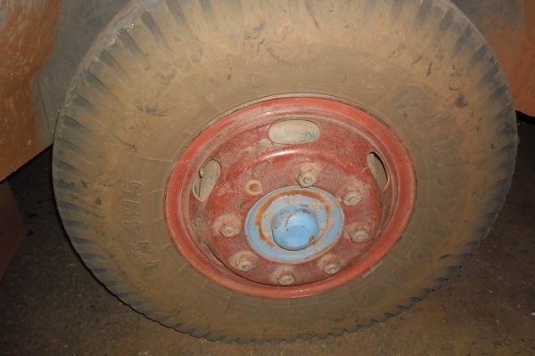 HINO F18 - 185 HP HO7C สิบล้อดั๊มพ์ 2 เพลา มีสโลว์ครบพร้อม กระบะดั๊มพ์มิเนียมคอกเกษตร 12 ตันสภาพสวย เครื่องแน่นแรงดี หัวบางเดิมไม่มีผุไม่เคยทำสีเลย พวงมาลัยเพาเวอร์ เบรคทริ๊ปฟี้ครบพร้อม ช่วงล่างคัชซีสวยมากๆไม่มีบวมไม่มีแตก ยางสภาพดี 10 เส้นประมาณ 70\% พร้อ