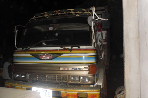 HINO F18 - 185 HP HO7C สิบล้อดั๊มพ์ 2 เพลา มีสโลว์ครบพร้อม กระบะดั๊มพ์มิเนียมคอกเกษตร 12 ตันสภาพสวย เครื่องแน่นแรงดี หัวบางเดิมไม่มีผุไม่เคยทำสีเลย พวงมาลัยเพาเวอร์ เบรคทริ๊ปฟี้ครบพร้อม ช่วงล่างคัชซีสวยมากๆไม่มีบวมไม่มีแตก ยางสภาพดี 10 เส้นประมาณ 70\% พร้อ