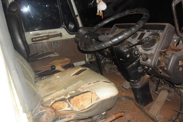 HINO F18 - 185 HP HO7C สิบล้อดั๊มพ์ 2 เพลา มีสโลว์ครบพร้อม กระบะดั๊มพ์มิเนียมคอกเกษตร 12 ตันสภาพสวย เครื่องแน่นแรงดี หัวบางเดิมไม่มีผุไม่เคยทำสีเลย พวงมาลัยเพาเวอร์ เบรคทริ๊ปฟี้ครบพร้อม ช่วงล่างคัชซีสวยมากๆไม่มีบวมไม่มีแตก ยางสภาพดี 10 เส้นประมาณ 70\% พร้อ