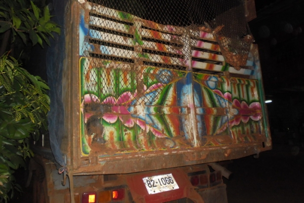 HINO F18 - 185 HP HO7C สิบล้อดั๊มพ์ 2 เพลา มีสโลว์ครบพร้อม กระบะดั๊มพ์มิเนียมคอกเกษตร 12 ตันสภาพสวย เครื่องแน่นแรงดี หัวบางเดิมไม่มีผุไม่เคยทำสีเลย พวงมาลัยเพาเวอร์ เบรคทริ๊ปฟี้ครบพร้อม ช่วงล่างคัชซีสวยมากๆไม่มีบวมไม่มีแตก ยางสภาพดี 10 เส้นประมาณ 70\% พร้อ