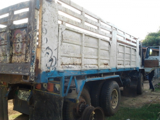 HINO KT725 - 168 HP EH700 สิบล้อดั๊มพ์ 2 เพลา สภาพสวยพร้อมใช้งาน เครื่องดีแรงดีมาก หัวเก๋ง F18 บางสวยไม่ผุ ภายในยังอยู่ครบ พวงมาลัยเพาเวอร์ ช่วงล่างคัชซีสวย ยางสภาพดี 70\% พร้อมใช้งาน เอกสารทะเบียนภาษีครบถูกต้องไม่ขาดพร้อมโอนครับ