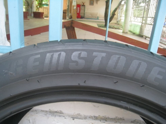 ขายเศษยาง gemstone max sports  245/45zr18 ปี11(1เส้น)(081-3747940)