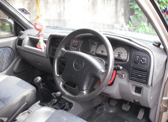 ขายอีซูซู4*4เครื่อง3.0SLเครื่องดีสีสวยเดิมวิ่งน้อยวิ่ง152000กม.เองครับ(ราคาต่อรองได้)