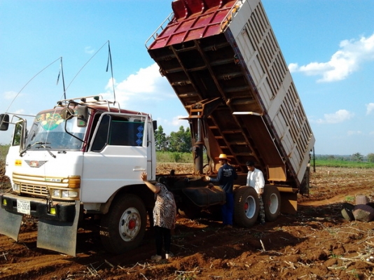 HINO F17 - 185 HP HO7C สิบล้อดั๊มพ์ 2 เพลา ช่วงล่าง 2 เพลาของ F18 สโลว์ของร็อก 240 เครื่องแน่นดีไม่มีเยิ้ม หัวเก๋งบางเดิมไม่มีผุ ภายในสวยครบ แอร์ พวงมาลัยเพาเวอร์ เบรคทริ๊ปฟี้ กระบะดั๊มพ์เหล็กคอกเกษตร 12 ตัน ยางสภาพดี 70\% เอกสารทะเบียนภาษีครบพร้อมโอนครับ HINO F17 - 185 HP HO7C สิบล้อดั๊มพ์ 2 เพลา ช่วงล่าง 2 เพลาของ F18 สโลว์ของร็อก 240 เครื่องแน่นดีไม่มีเยิ้ม หัวเก๋งบางเดิมไม่มีผุ ภายในสวยครบ แอร์ พวงมาลัยเพาเวอร์ เบรคทริ๊ปฟี้ กระบะดั๊มพ์เหล็กคอกเกษตร 12 ตัน ยางสภาพดี 70\% เอกสารทะเบียนภาษีครบพร้อมโอนครับ