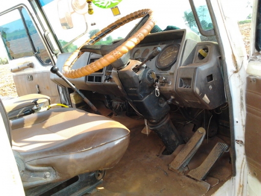 HINO F17 - 185 HP HO7C สิบล้อดั๊มพ์ 2 เพลา ช่วงล่าง 2 เพลาของ F18 สโลว์ของร็อก 240 เครื่องแน่นดีไม่มีเยิ้ม หัวเก๋งบางเดิมไม่มีผุ ภายในสวยครบ แอร์ พวงมาลัยเพาเวอร์ เบรคทริ๊ปฟี้ กระบะดั๊มพ์เหล็กคอกเกษตร 12 ตัน ยางสภาพดี 70\% เอกสารทะเบียนภาษีครบพร้อมโอนครับ HINO F17 - 185 HP HO7C สิบล้อดั๊มพ์ 2 เพลา ช่วงล่าง 2 เพลาของ F18 สโลว์ของร็อก 240 เครื่องแน่นดีไม่มีเยิ้ม หัวเก๋งบางเดิมไม่มีผุ ภายในสวยครบ แอร์ พวงมาลัยเพาเวอร์ เบรคทริ๊ปฟี้ กระบะดั๊มพ์เหล็กคอกเกษตร 12 ตัน ยางสภาพดี 70\% เอกสารทะเบียนภาษีครบพร้อมโอนครับ