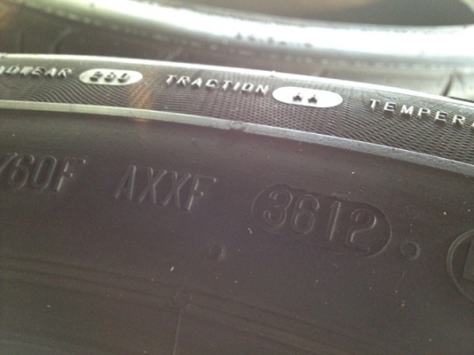 ขายยางป้ายแดง ปี 12 Continental 205-55-16 2 เส้น ราคา 4400 บาท ราคาถูก