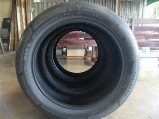 ขายยาง michelin 225/50 ขอบ17 ดอกเต็มๆมี 3 เส้น จัดไป 1500 บ. T.088-875-9838 K.ae