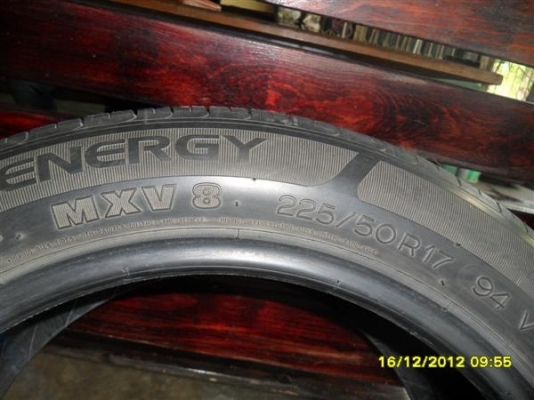 ขายยาง michelin 225/50 ขอบ17 ดอกเต็มๆมี 3 เส้น จัดไป 1500 บ. T.088-875-9838 K.ae