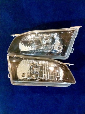 ไฟหน้า โตโยต้า ไฮทอค์ (ของใหม่)โคมดำแต่ง ราคาข้างล่ะ 1,250บาท Tel.085-150-9040