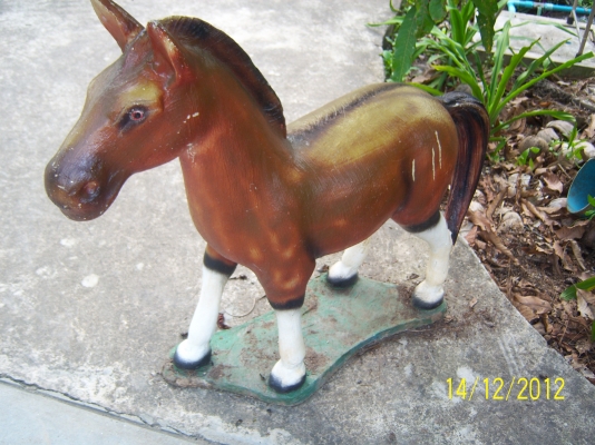 ม้าปูนแต่งสวน