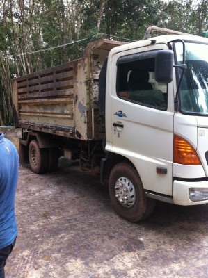 รถฮีโน่ 6 ล้อดั๊ม FC4J  150 แรงม้า   ปี 47  สนใจติดต่อ  081 - 6079515