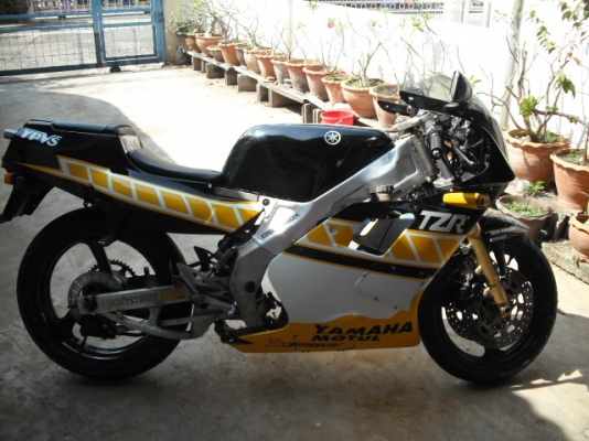 TZR250 ไม่มีเครื่องยนต์ รูปล่าสุดครับ