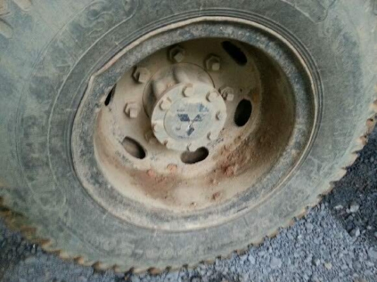 รถฮีโน่ 6 ล้อดั๊ม FF  หน้ากากทอง 167 แรงม้า    สนใจติดต่อ 081 - 6079515