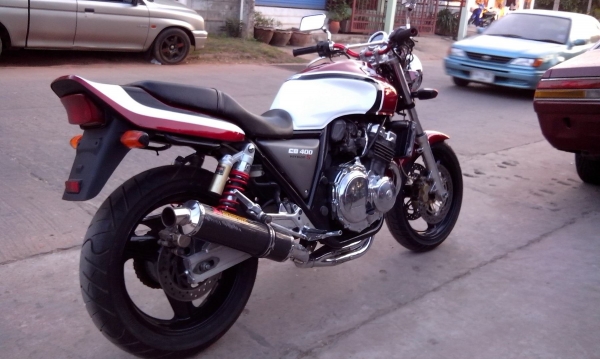 ขายCB400ปี93-94 เครื่องดีมากเงียบๆ พร้อมใช้ อินวอย+สรรพสามิต รูปเยอะๆ