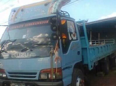 ISUZU NPR 120 HP 4HF1 ปี 40 หัวการ์ตูน เครื่องฝาขาว กระบะเหล็กคาร์โก้ยาว 5 เมตร ภายในเก๋งสวยครบ พวงมาลัยเพาเวอร์ ช่วงล่างใหญ่คัชซีสวยไม่มีดาม ยาง 6 เส้นสภาพดี 80\% พร้อมใช้งานได้เลย เอกสารทะเบียนภาษีครบพร้อมไม่ขาดพร้อมโอนครับ