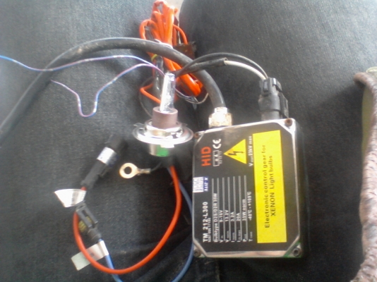 ขายไฟซีน่อล HID 6000k สีขาวยนวล สภาพ95\%หลอดไม่ขาดใช้ไม่เกิน2เดือน