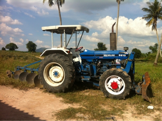 ขายรถไถฟอร์ด 6610 สองเพลา พร้อมบุ้งกี๋หน้า