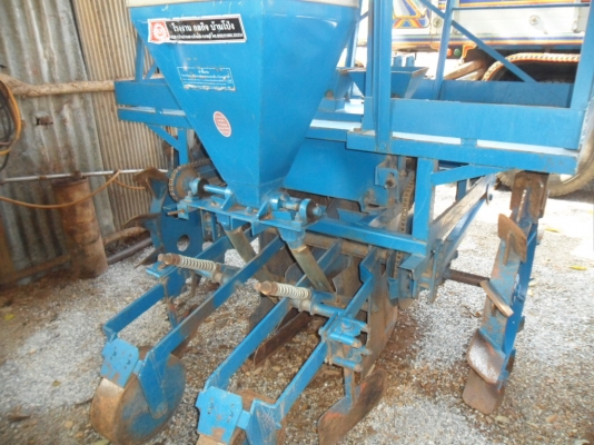 ขายแล้วครับ เครื่องปลูกอ้อยร่องคู่ ส่งไปใช้งานที่ สปป.ลาวครับ