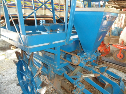 ขายแล้วครับ เครื่องปลูกอ้อยร่องคู่ ส่งไปใช้งานที่ สปป.ลาวครับ