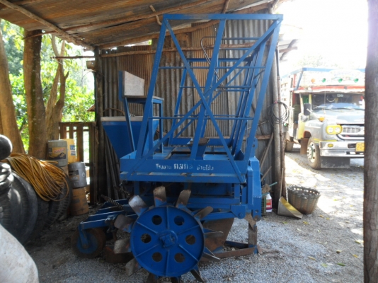 ขายแล้วครับ เครื่องปลูกอ้อยร่องคู่ ส่งไปใช้งานที่ สปป.ลาวครับ