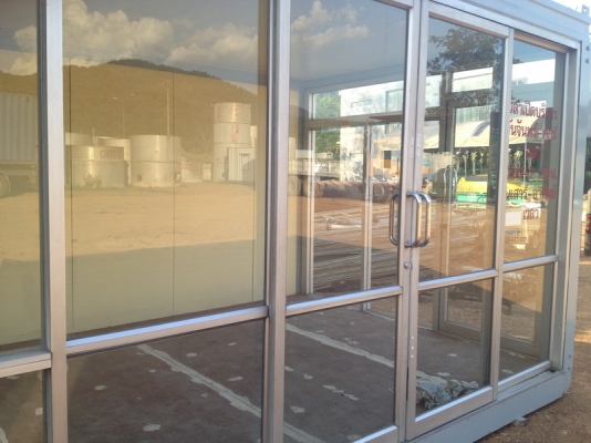 ขายตู้ออฟฟิต สภาพใหม่ กระจก 2 ด้าน ราคาไม่แพง