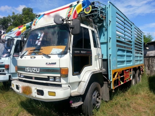 รถอิซูซุ 10 ล้อ  รั่ว 185 แรงม้า    สนใจติดต่อ 081 - 6079515