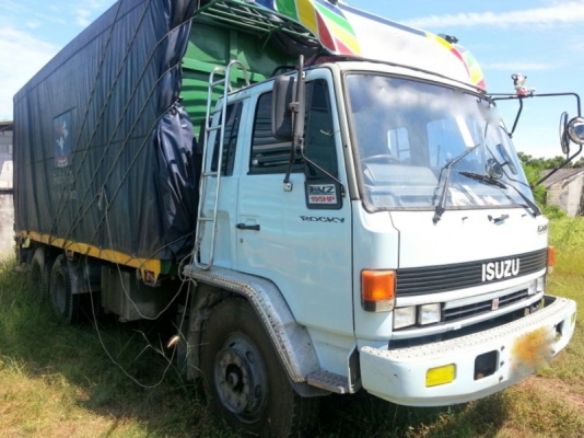 รถอิซูซุ 10 ล้อ  รั่ว 185 แรงม้า    สนใจติดต่อ 081 - 6079515