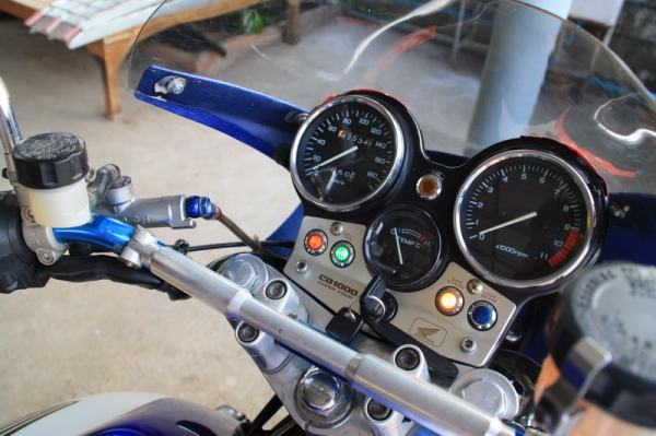 ขาย CB 1000 คาร์บูไฟฟ้าสรรพสามิตเรียบร้อย เครื่องดี สีใหม่ ท่อสูตร ตูดแต่ง 98000