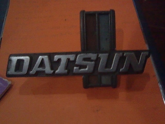 ขายโลโก้ ไฟท้ายนอน มือหมุนกระจกดัสสัน620ครับ