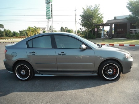 ขาย MAZDA3 ปี 05 เครื่อง 1.6 ตัวTOP เกียร์ออโต้ ABS,AIRBAGคู่ แม็ค 17&quot; สวยมาก ติดแก๊สLPG รถสภาพดี สะอาดมาก