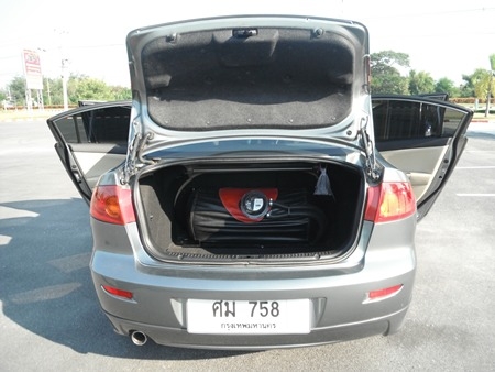 ขาย MAZDA3 ปี 05 เครื่อง 1.6 ตัวTOP เกียร์ออโต้ ABS,AIRBAGคู่ แม็ค 17&quot; สวยมาก ติดแก๊สLPG รถสภาพดี สะอาดมาก