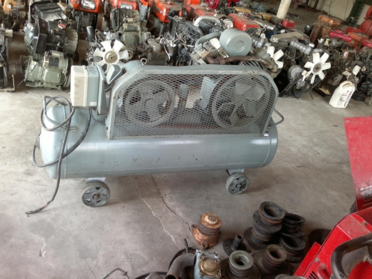 ขายเครื่องปั้มลมเก่าญี่ปุ่นยี่ห้อ Hitachi ขนาด 5 แรงสภาพสวยมากๆยังไม่เคยใช้งานในไทย