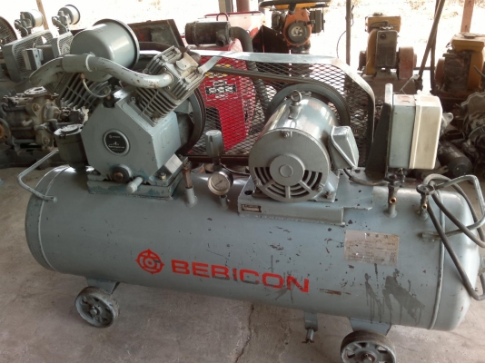 ขายเครื่องปั้มลมเก่าญี่ปุ่นยี่ห้อ Hitachi ขนาด 5 แรงสภาพสวยมากๆยังไม่เคยใช้งานในไทย