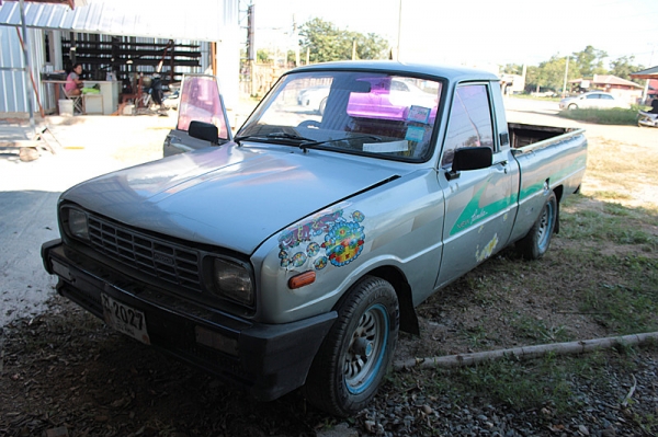 มาสด้า  1200    4  เกียร์  หลุดมัดจำครับ  ขายต่อครับ