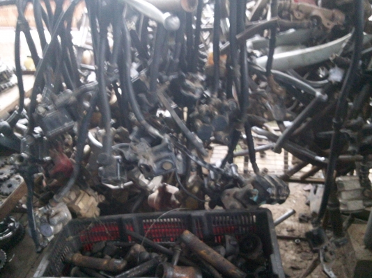 ขาย ซาก chaly และ c70  ด่วน ครับ  มีจำนวนจำกัด พร้อมเครื่อง และอุปกรณ์รถมอเตอร์ไซด์