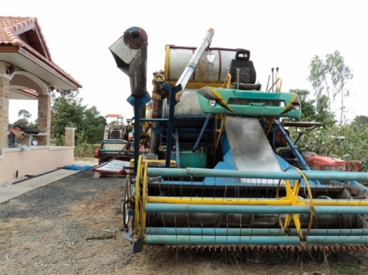 ขายรถเกี่ยวไทยเส็ง เครื่อง isuzu 6hh1 /210 แรง ตัวเดิน 12 ht ปั้ม อีตั้น เบอร์ 22 อุ้ม 2.5 ตัน