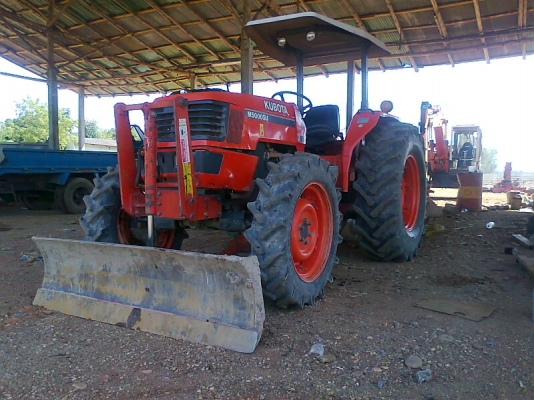 ขายด่วน!..รถไถ KUBOTA M5000 ขับ 4 WD รถปี 52 รถไถสภาพใหม่เอี่ยม มีเล่มทะเบียน พร้อมลุยงาน.