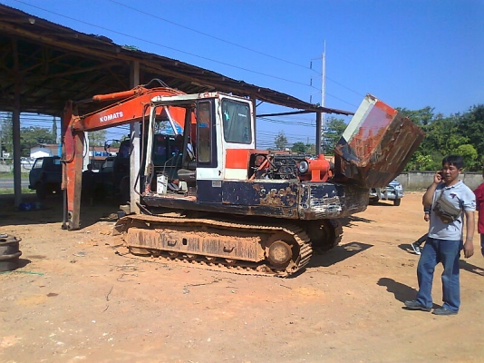 ขายด่วน!..รถแบคโฮ KOMATSU PC100-3 แบคโฮสวยเดิมๆ ขุดดินแรงดี ไม่มีโหลด. บุ้งกี๋ ถอดไปทำสวย